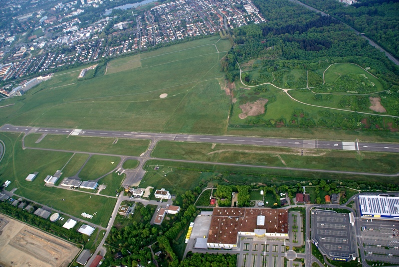 Der Freiburger Flugplatz Luftbild von 2011
