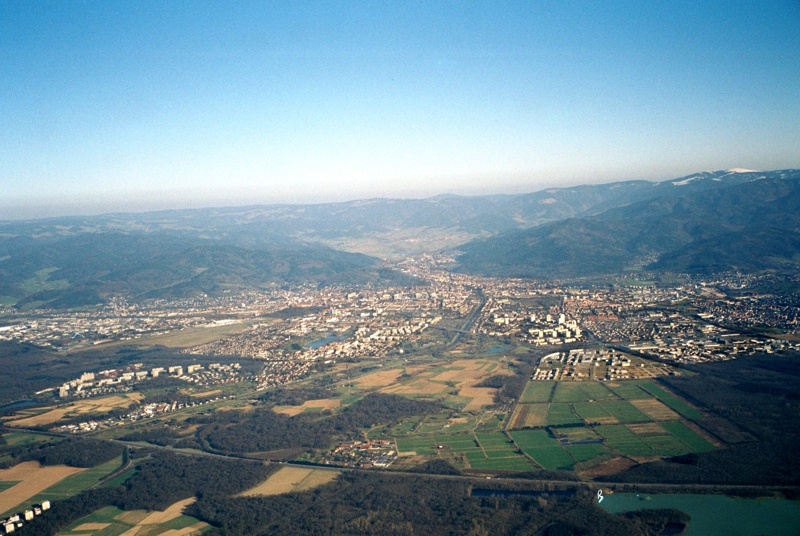 Freiburg im Jahr 2002 aus dem Ballon fotografiert.
