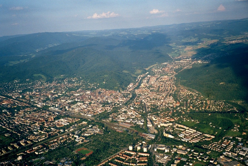 Freiburg im Breisgau aus dem Ballon fotografiert.