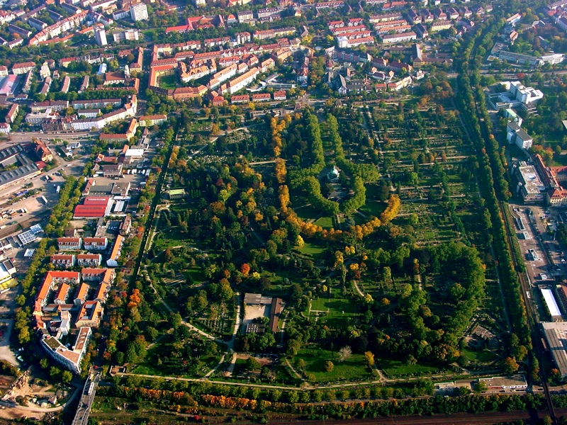 Luftbild vom Hauptfriedhof Freiburg fotografiert im Oktober 2005