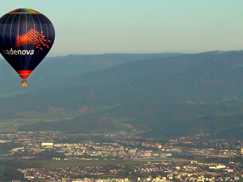 Der "badenova-Ballon" über Freiburg