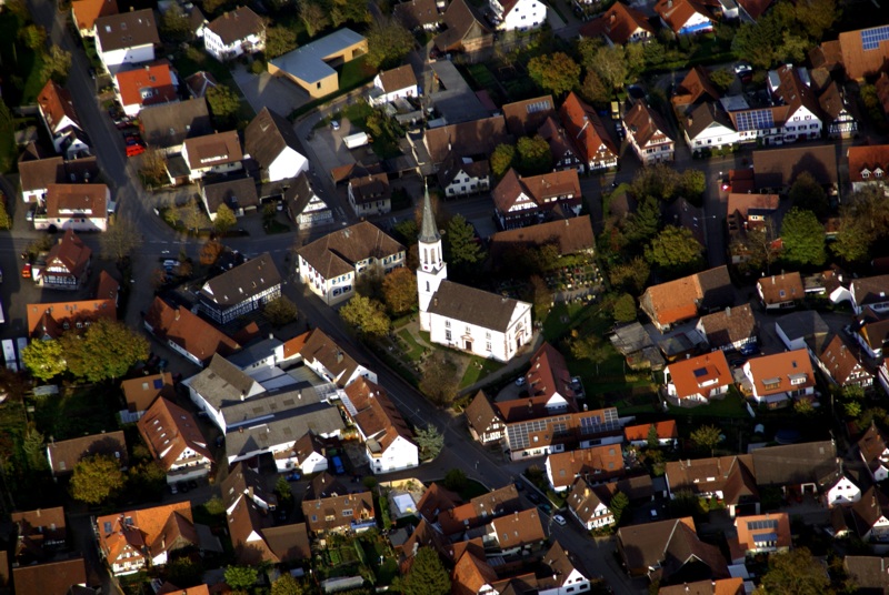Luftbild von der Ortsmitte von Vörstetten